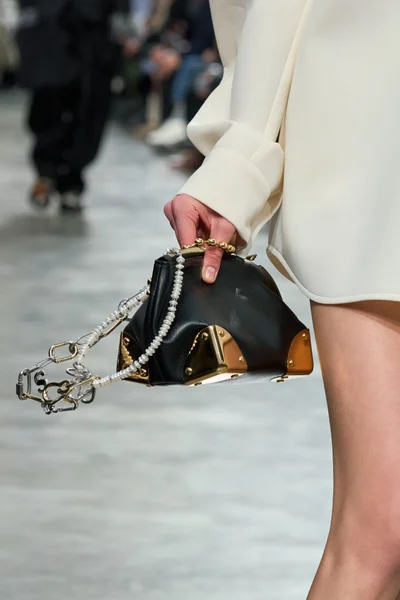 Look 198